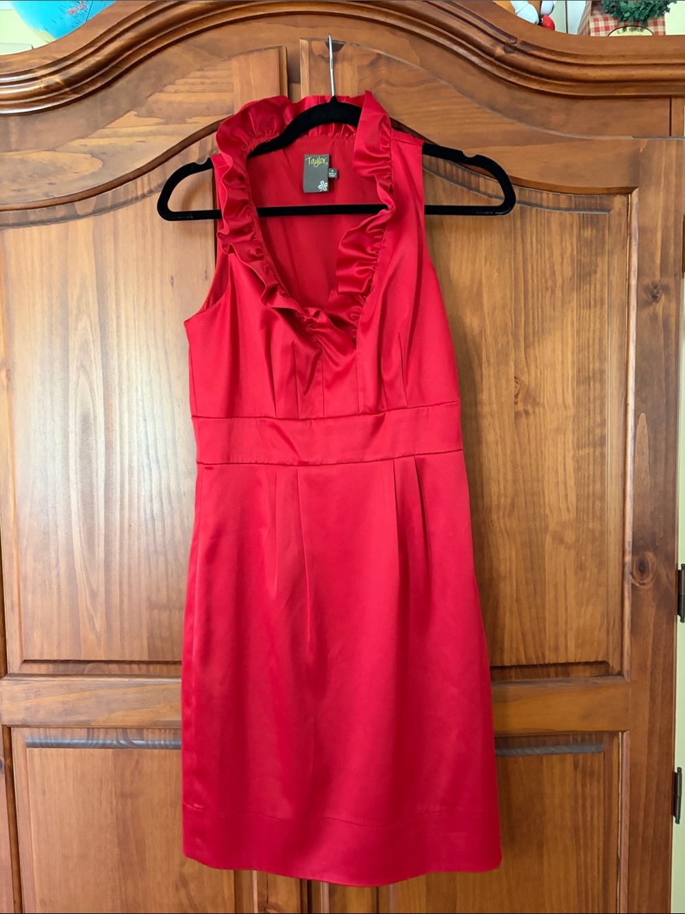 Taylor Sleeveless Red Ruffle V-Neck Cocktail Dress Size 4